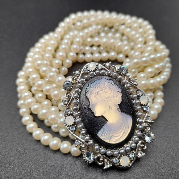 Carolee Cameo Faux Pearl Bracelet, Magnetic Clasp, Glass Cameo Rhinestones - Picture 2 of 11